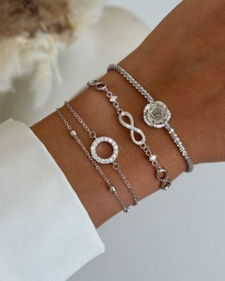 💖 Náramok, ktorý rozpráva príbeh. Naše strieborné náramky sú symbolom jemnosti, elegancie a nadčasového štýlu. 🌸 Vyberte...